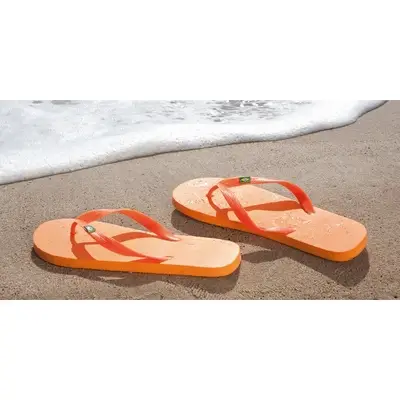 Pomarańczowe klapki plażowe