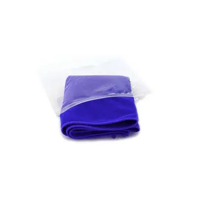 Niebieski ręcznik o wysokiej chłonności