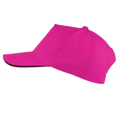 Różowa czapka z daszkiem